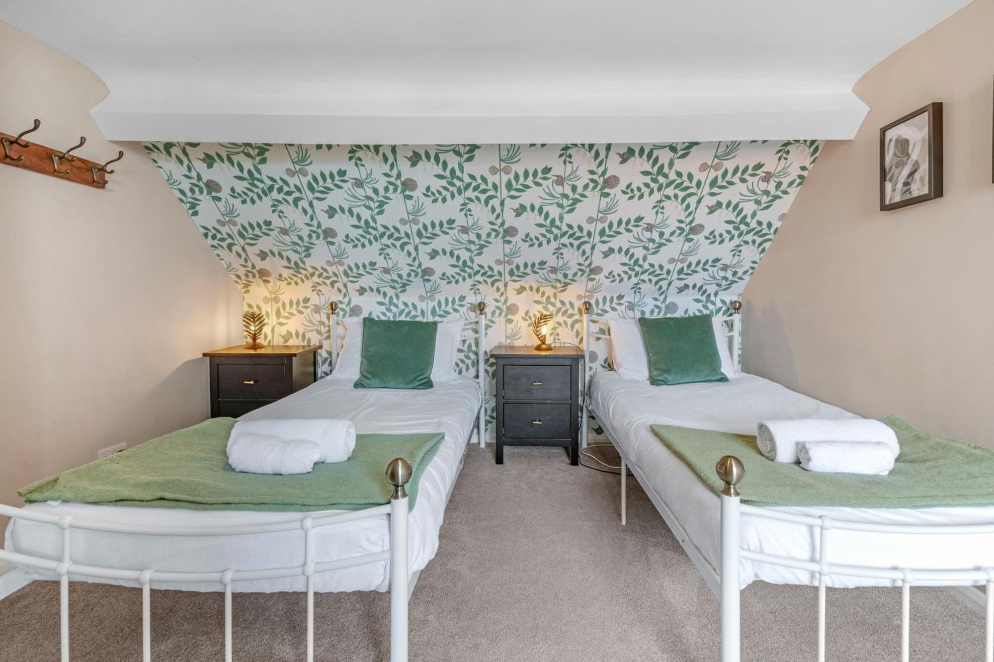 Adventure House - Whitby Villa ภายนอก รูปภาพ