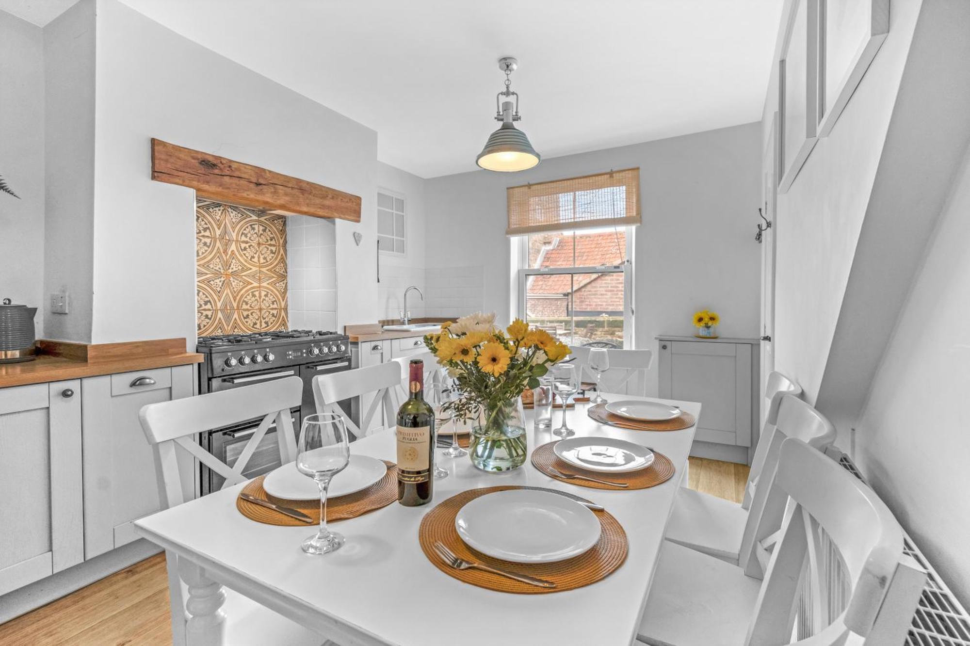 Adventure House - Whitby Villa ภายนอก รูปภาพ