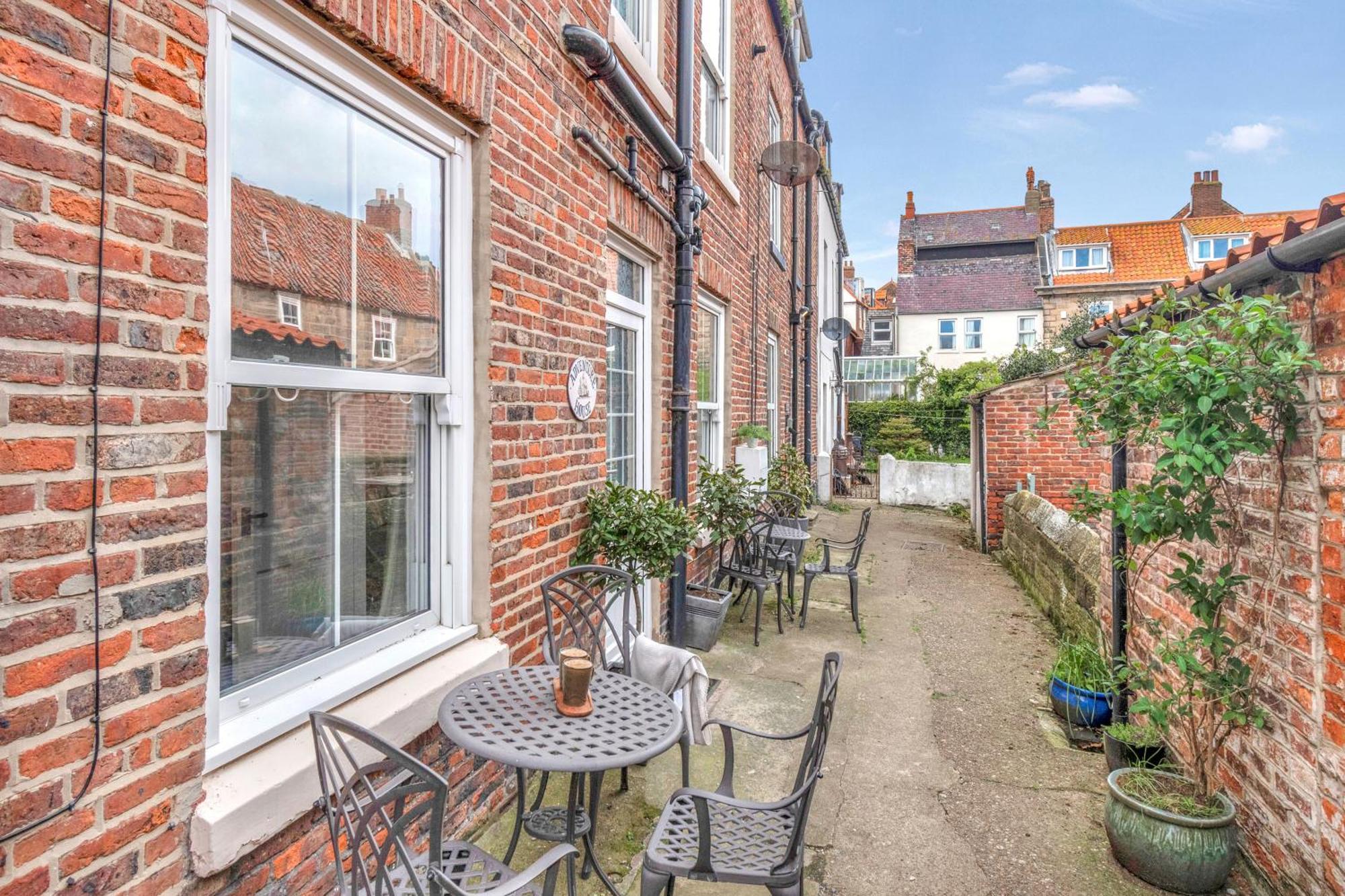 Adventure House - Whitby Villa ภายนอก รูปภาพ